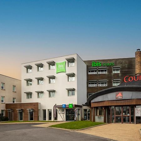 Hôtel ibis Pontivy Buitenkant foto